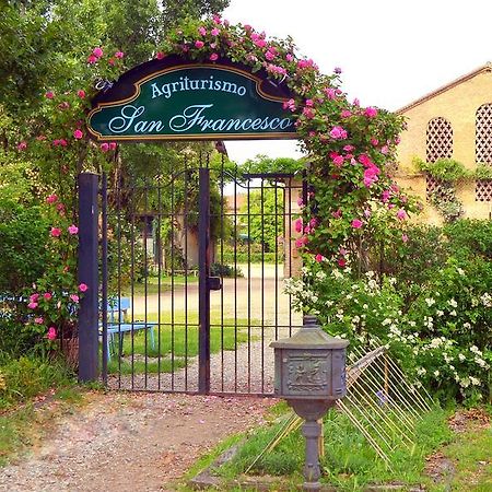 Agriturismo Borgo San Francesco Basiglio Exterior photo